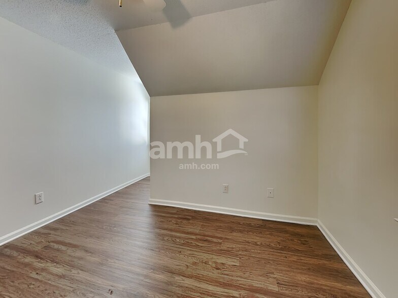 Building Photo - 272 Twin Creeks Rd
