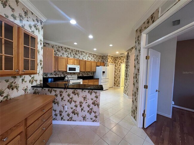 Building Photo - 4665 Whispering Oaks Dr