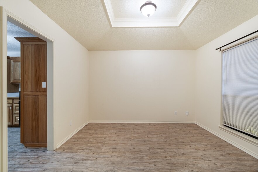 Building Photo - 4115 Primrose Ln