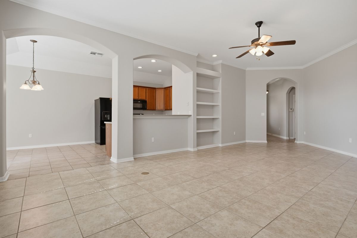 Building Photo - 313 San Rafael Dr
