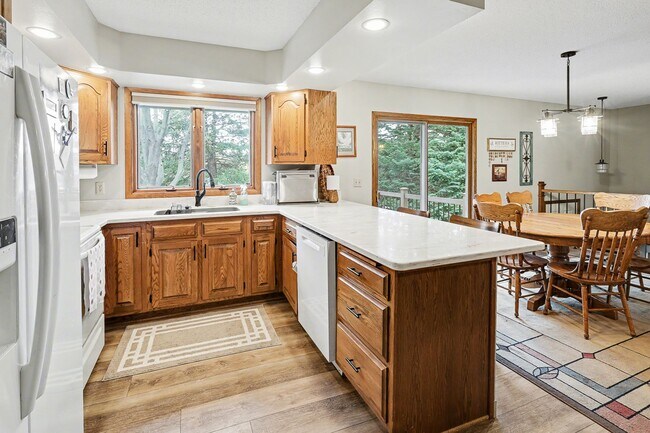 Building Photo - For Rent – 4 Bedroom Home in Sunset Hills, Pella