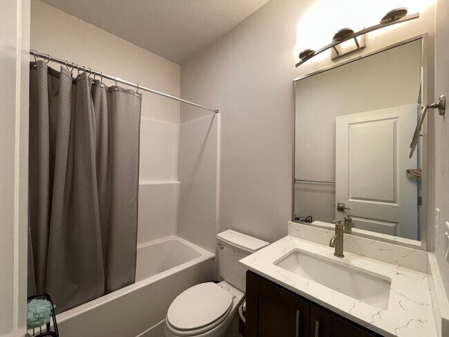 Building Photo - CLICK "REQUEST A TOUR" NOW!