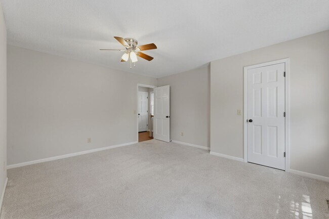Building Photo - Charming Mount Pleasant Townhouse