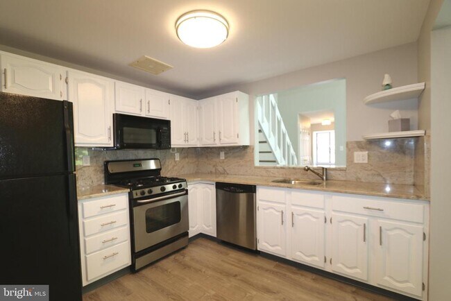 Building Photo - 1709 Mountainview Dr