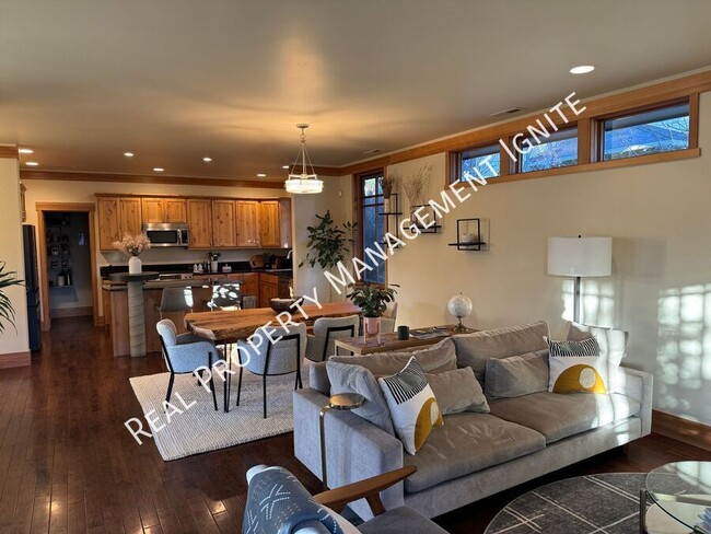 Building Photo - 2157 NW Lolo Dr