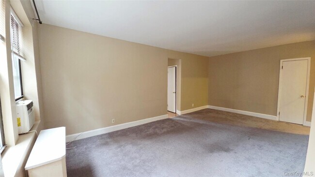 Building Photo - 312 Main St