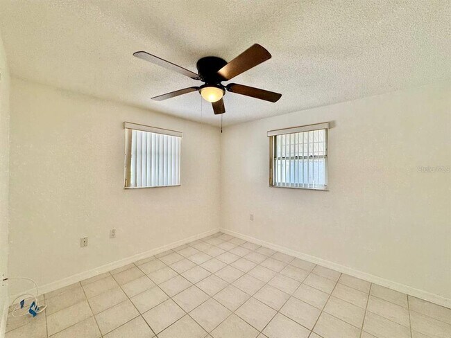 Building Photo - 3131 Roxbury Dr