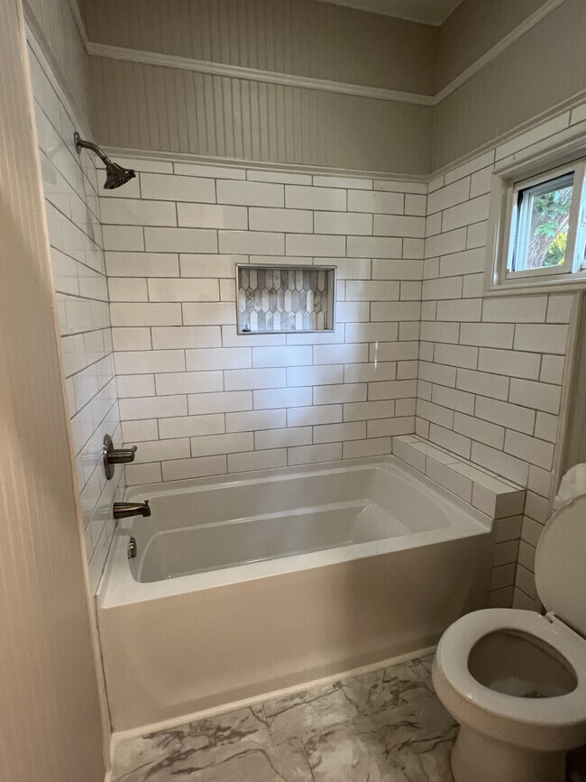 Building Photo - 726 Maywood St