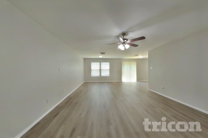 Building Photo - 12402 Grossmount Dr