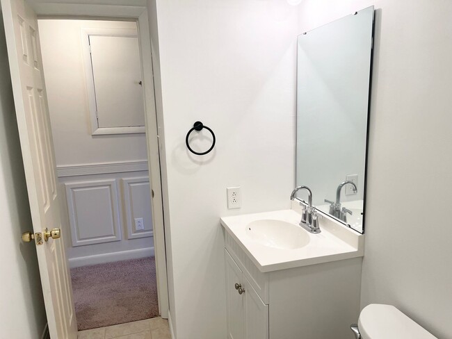 Building Photo - Charming 2-Bedroom Apartment – February Move-In Available!