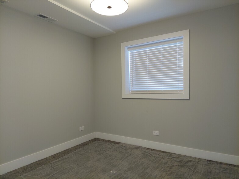 Building Photo - 4409 N Seeley Ave