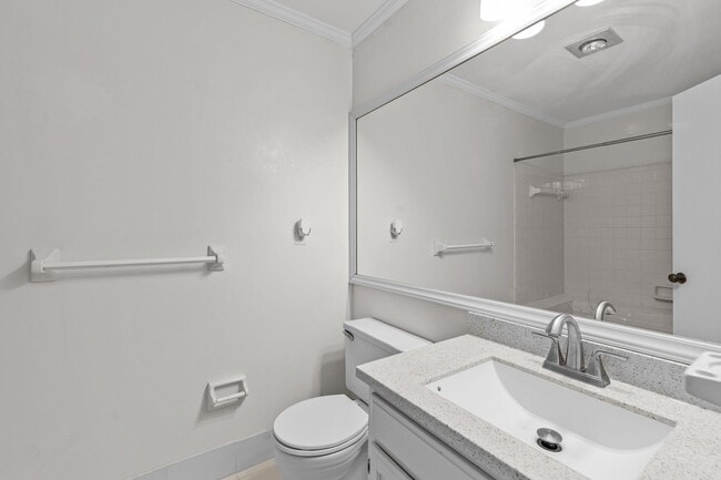 Building Photo - Beautiful 2-Bed, 2.5-Bath Home with Spacio...