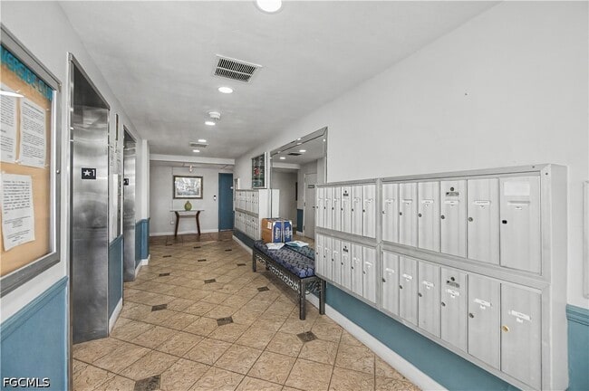 Building Photo - 1900 Clifford St