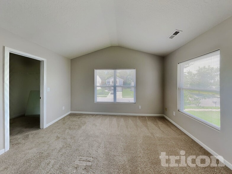 Building Photo - 11802 Village Pond Dr