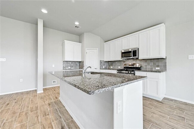 Building Photo - 224 Rollingwood Dr