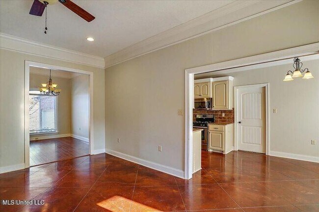 Building Photo - 852 Willow Grande Cir