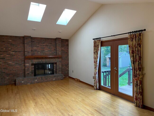 Building Photo - 8 Timberwick Dr