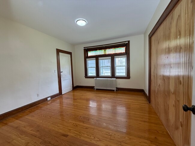 Building Photo - 556 Hawley Ave