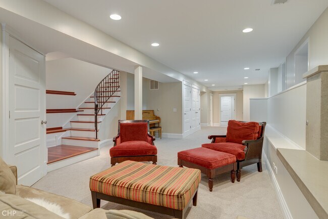 Building Photo - 2663 N Marshfield Ave