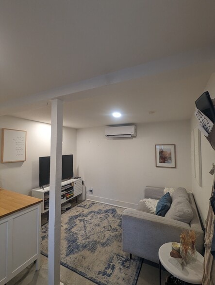 Building Photo - 732 Cedar Ave