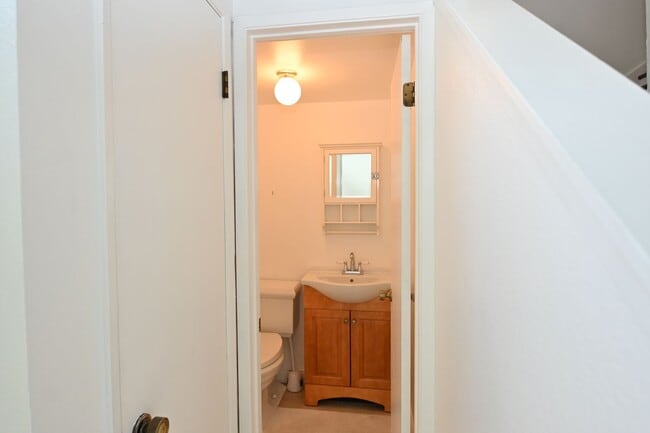 Building Photo - Walk to Japantown,  Updated 2 / 2.5, Cat &...