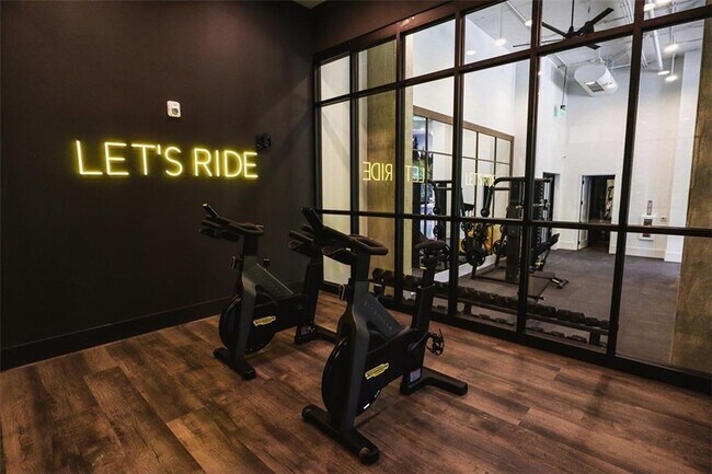 Building Photo - 1330 Fairmont Ave NW