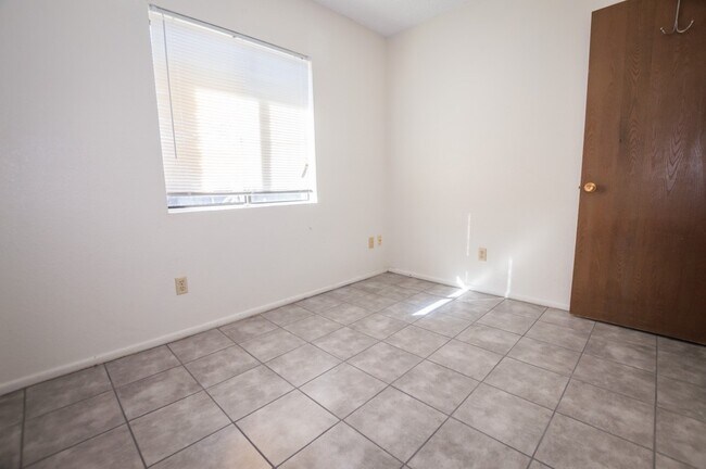 Building Photo - Welcome to this delightful 3-bedroom, 2-ba...