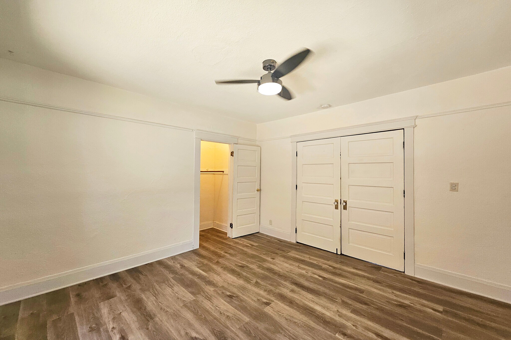 Building Photo - 648 N Heliotrope Dr