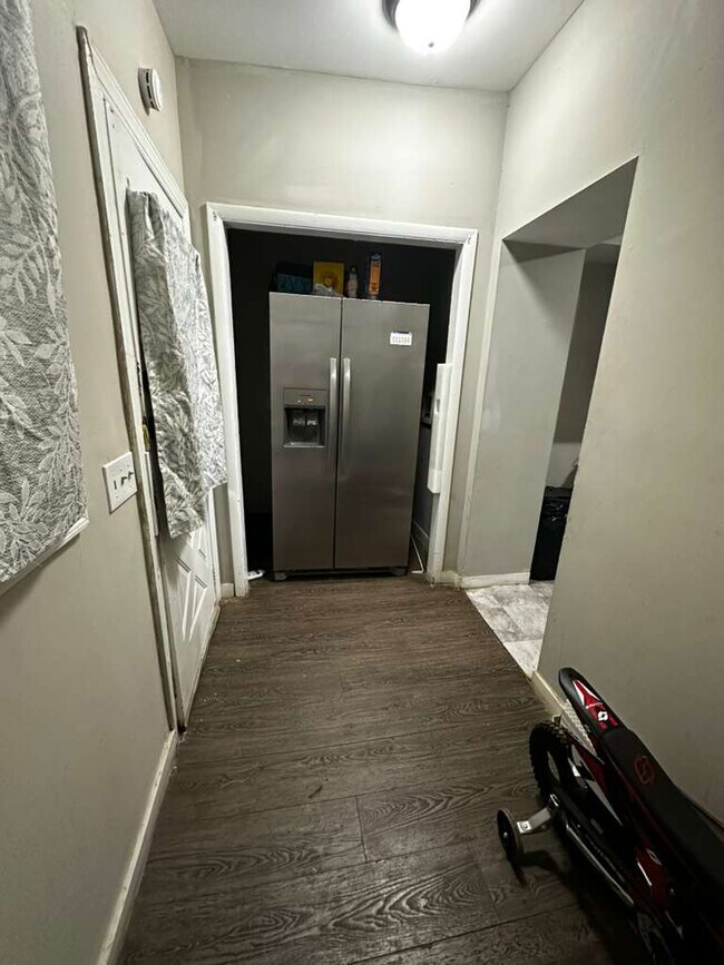 Building Photo - 626 Oak St