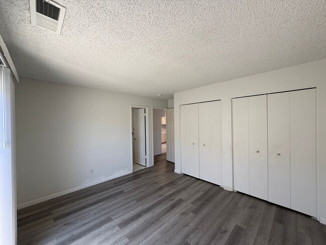 Building Photo - Two-bedroom single story in NW Modesto!