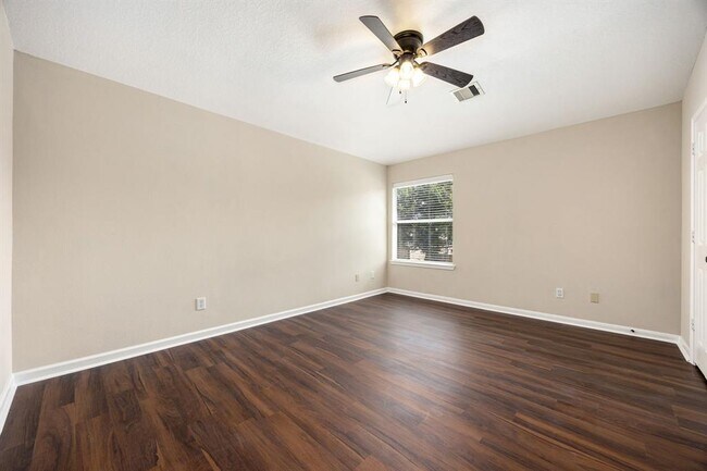 Building Photo - 10427 Lyndon Meadows Dr