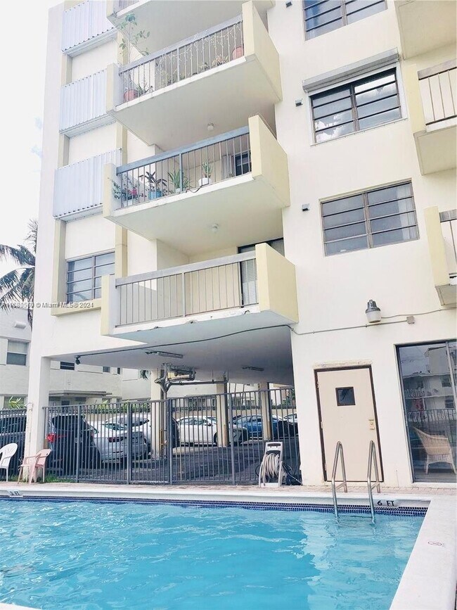 Building Photo - 6937 Bay Dr