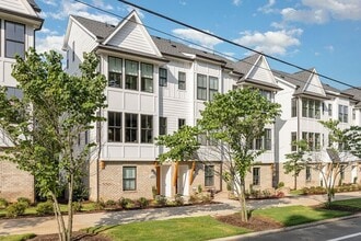 Building Photo - Townhome in West Charlotte