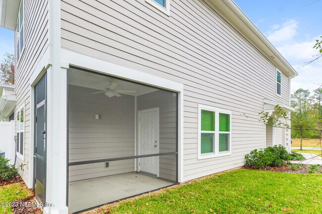 Building Photo - 7369 Palm Hills Dr