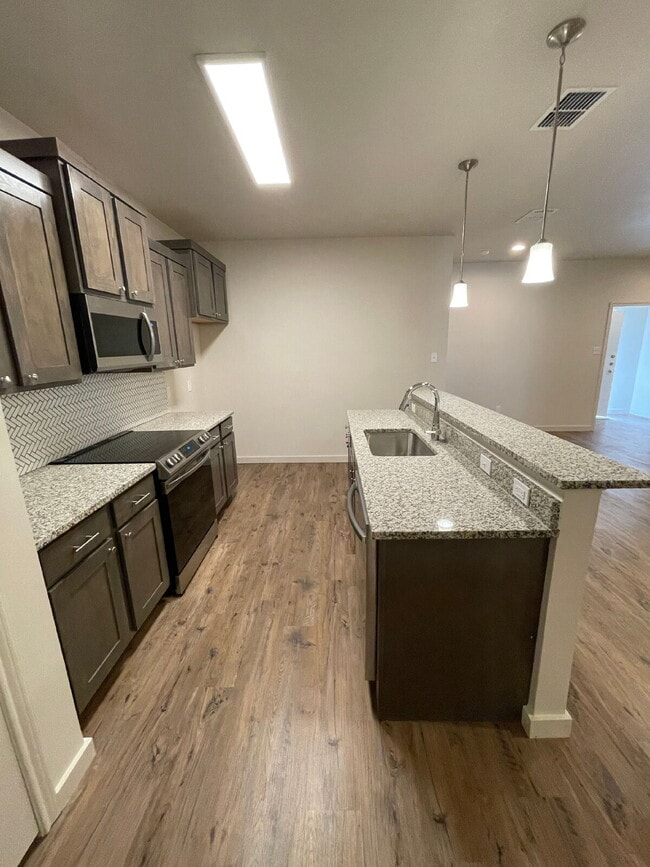 Building Photo - Beautiful New Townhome Located South of To...