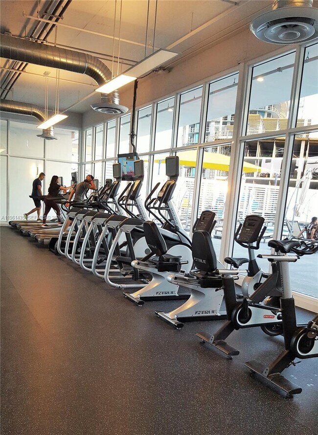 Building Photo - 14951 Royal Oaks Ln