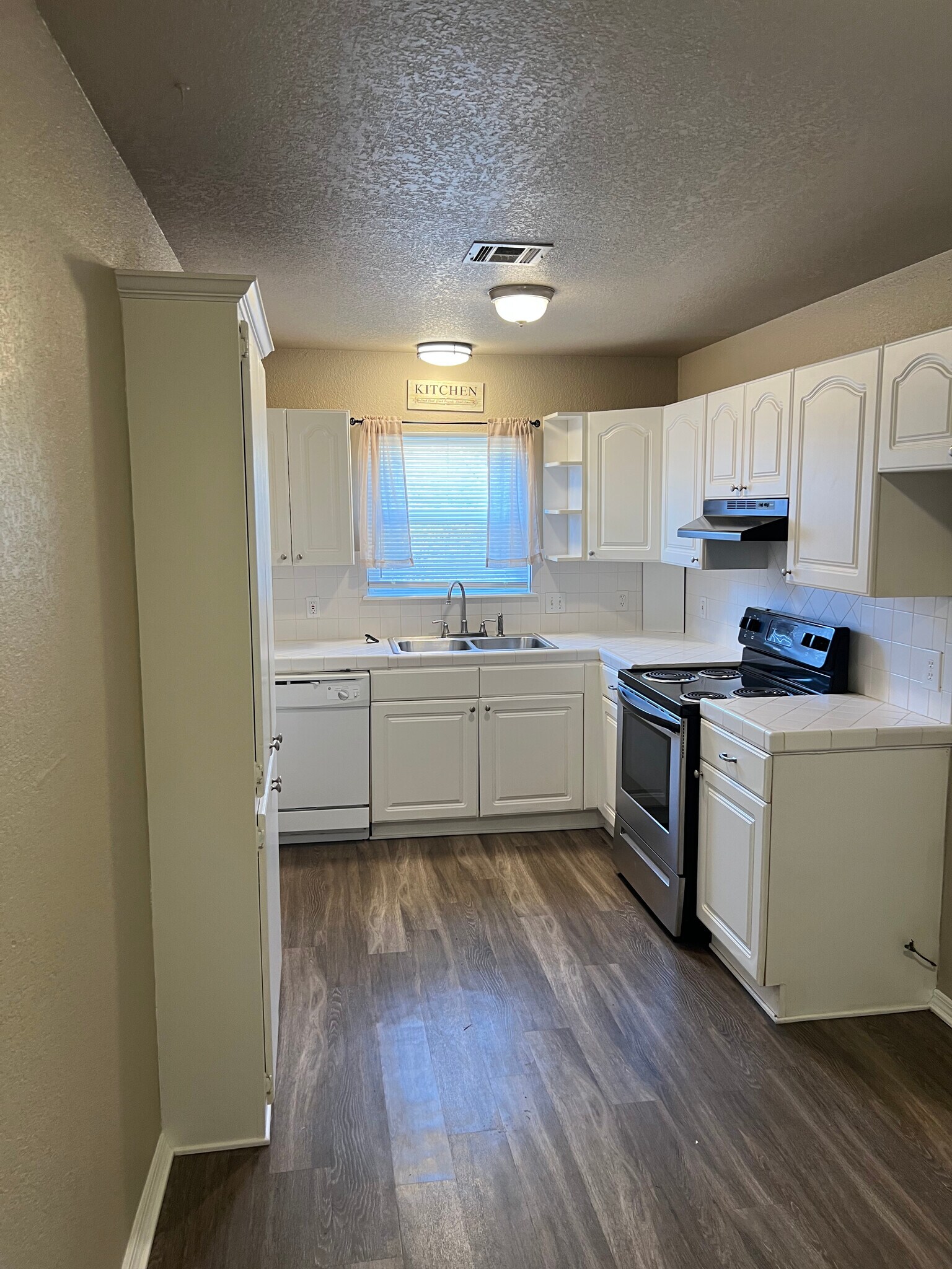 Building Photo - 1031 Carlisle Cir