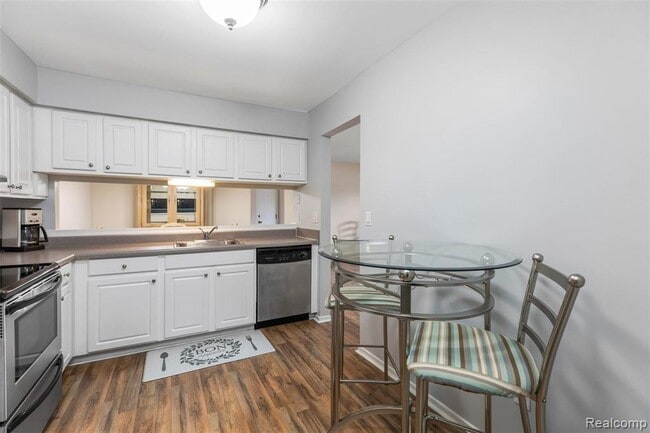 Building Photo - 2620 Greenstone Blvd