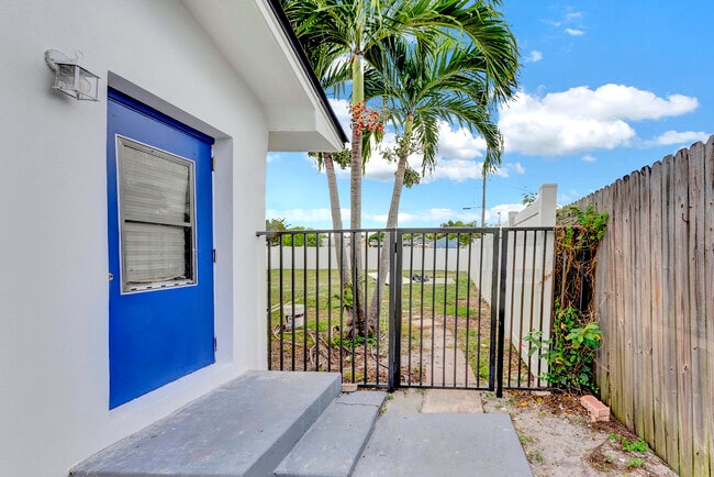 Building Photo - 320 NW 3rd Ave