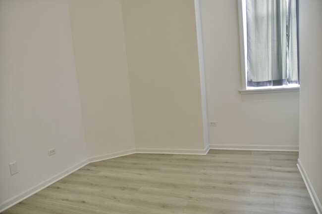 Building Photo - 2022 S Throop St