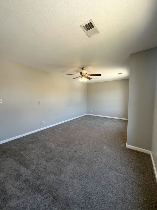 Building Photo - Beautiful 3-Bedroom Home with Bonus Room, ...