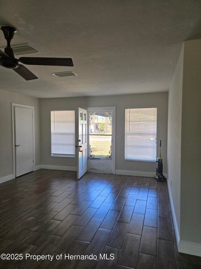 Building Photo - 1049 Barlow Ct