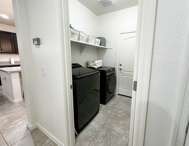 Building Photo - 41602 W Anne Ln