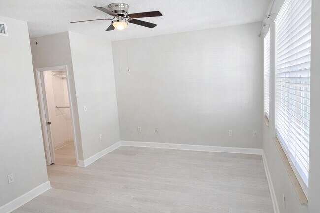 Building Photo - 356 Moorings Dr