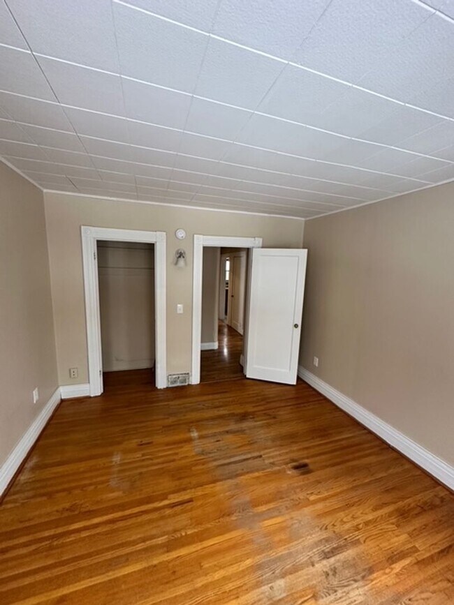 Building Photo - 490 Glenwood Ave