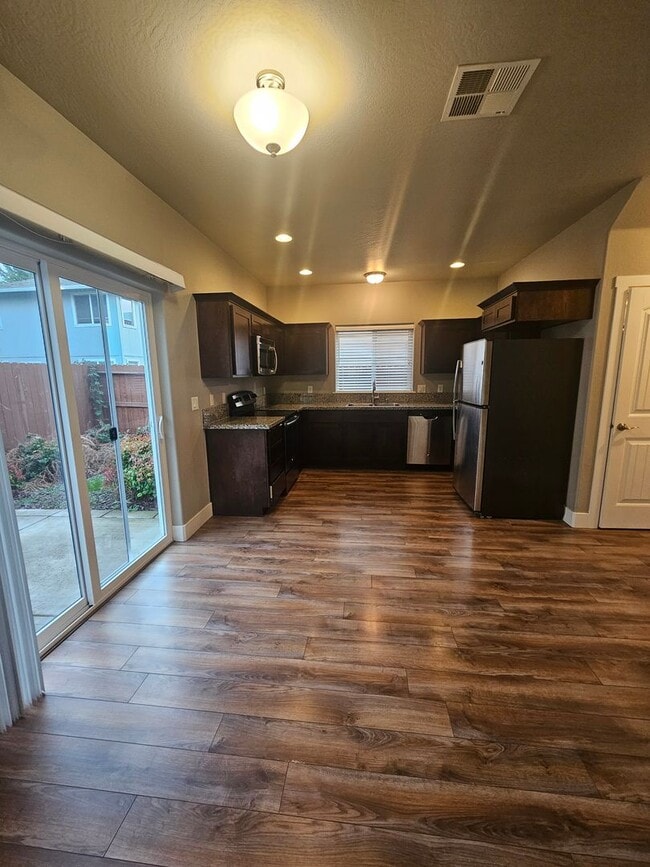 Building Photo - 1803012