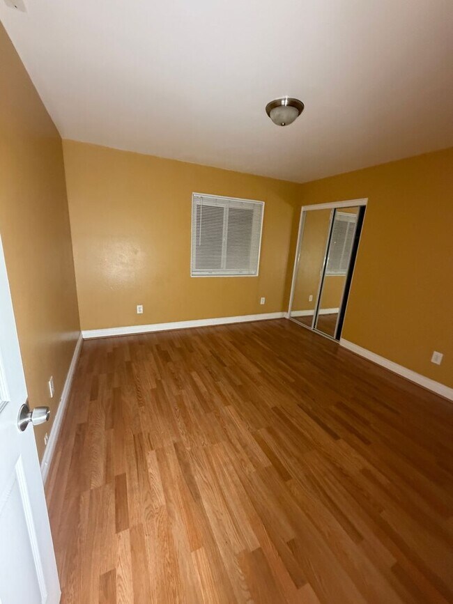 Building Photo - 40(718)