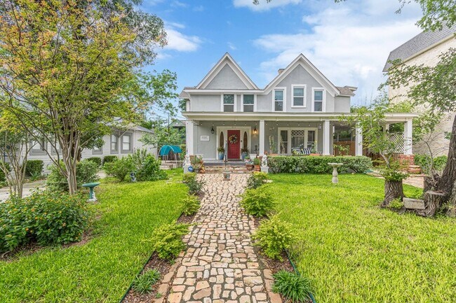 Building Photo - 311 W Mistletoe Ave