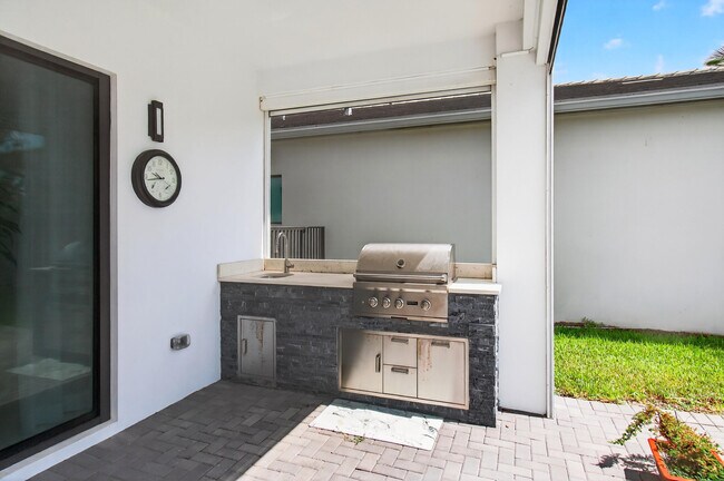 Building Photo - 17222 Blue Bayou Dr