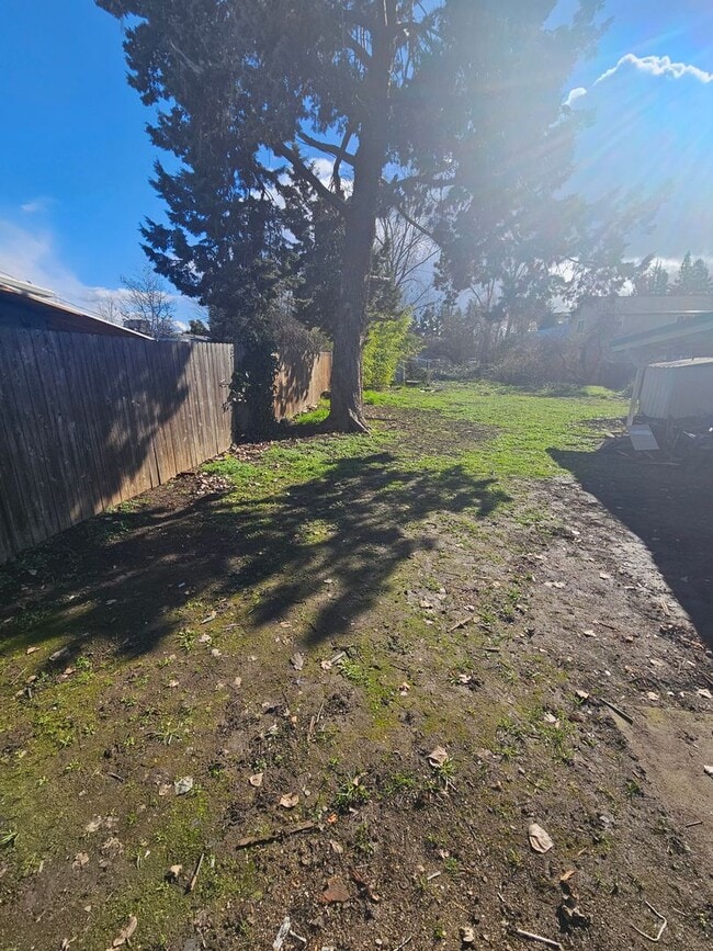 Building Photo - Newly Remodeled 2 Bedroom Home!